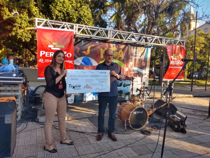 Santa Casa recebe doação de R$ 12.531,28 do “Troco Solidário” da Rede Peruzzo Santa Casa recebe doação de R$ 12.531,28 do “Troco Solidário” da Rede Peruzzo