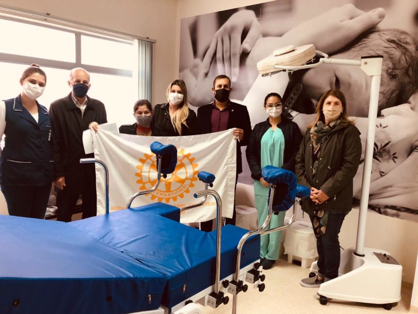 Rotary Club de São Gabriel – Carreteiros e Casa da Amizade doam Cama de Parto Humanizado PPP para a Santa Casa