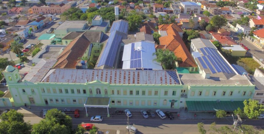 Doação de painéis solares e de conversores de energia pela RGE Sul viabilizará grande avanço no sistema fotovoltaico da Santa Casa Doação de painéis solares e de conversores de energia pela RGE Sul viabilizará grande avanço no sistema fotovoltaico da Santa Casa