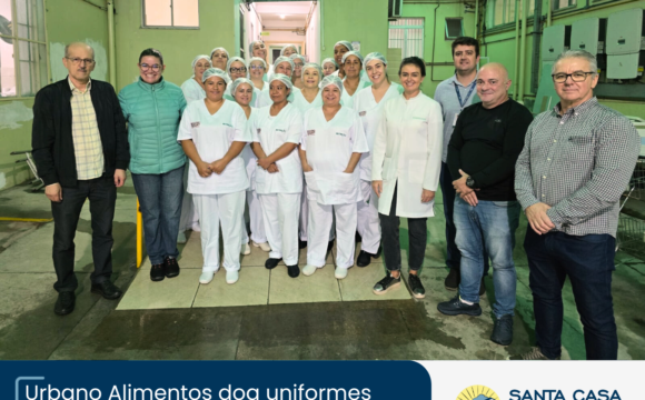 Urbano Alimentos doa uniformes para colaboradoras da Nutrição da Santa Casa