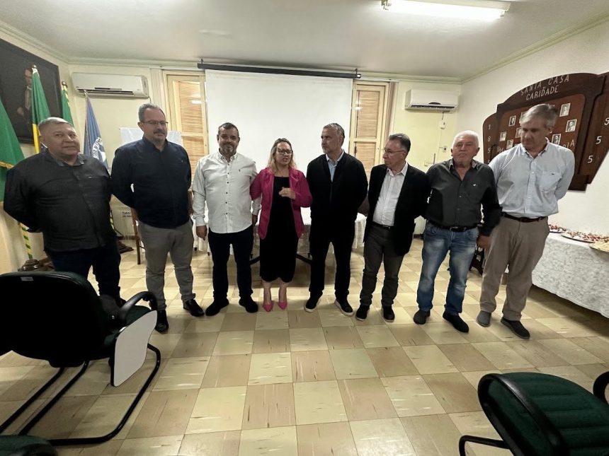 Santa Casa recebe Paulo Pimenta e Valdeci Oliveira e apresenta projeto de R$ 23,5 milhões para ampliação e qualificação da assistência à saúde Santa Casa recebe Paulo Pimenta e Valdeci Oliveira e apresenta projeto de R$ 23,5 milhões para ampliação e qualificação da assistência à saúde